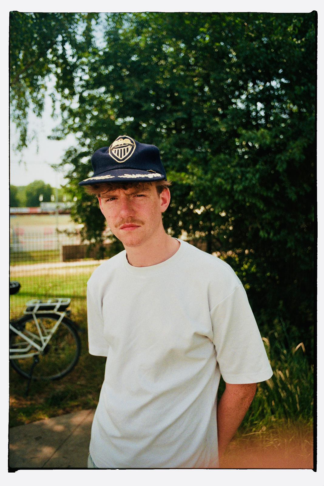 Portretfoto van Tuur Detant, documentaire fotograaf uit Wetteren